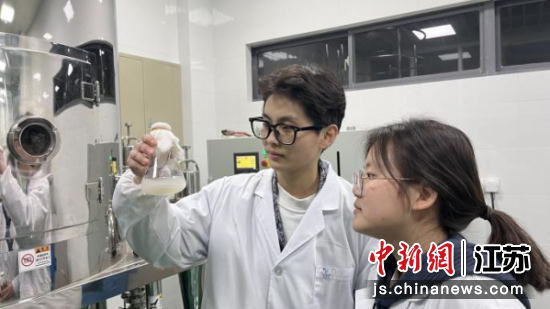 bwin科研团队发掘滨海白首乌新价值 bwin科研团队发掘滨海白首乌新价值